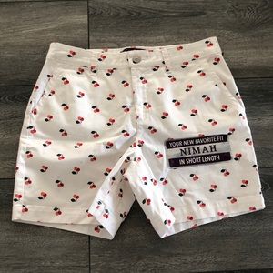 Gloria Vanderbilt Cherry Shorts Size 6